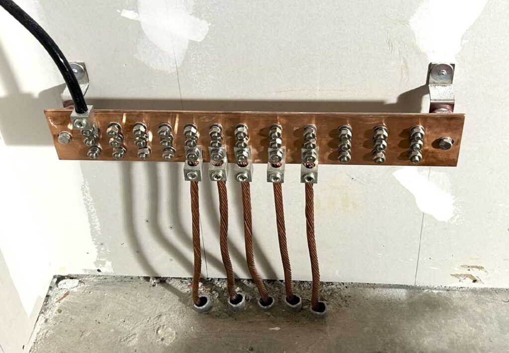 Grounding Busbar